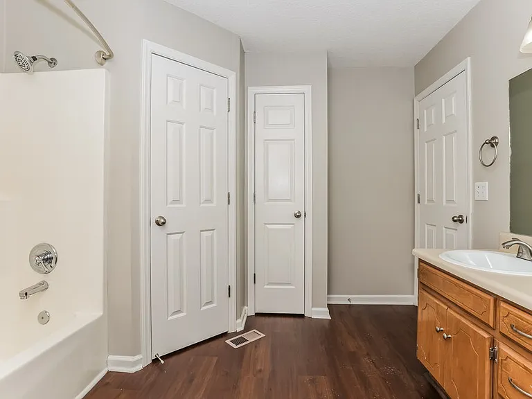 2826 Henderson Ln — Photo 11