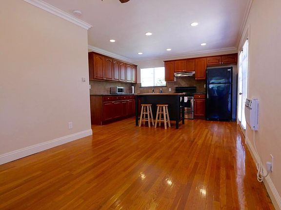 3rd image of 5408 Auckland Ave