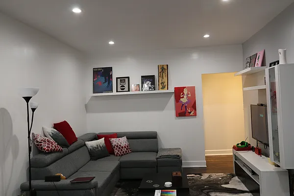 Rented by Velsor Realty | media 4