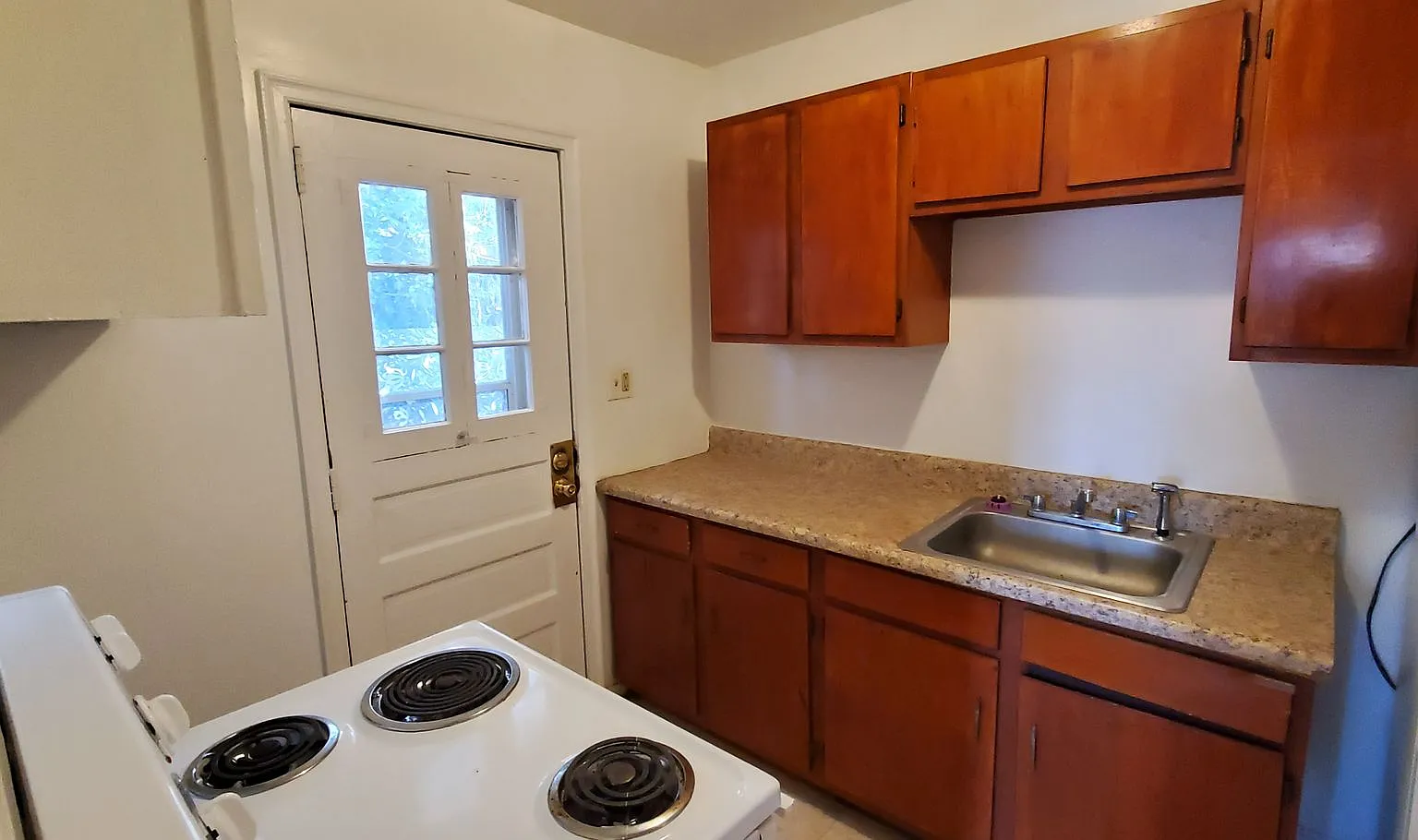 1 Bedroom 1 Bathroom Duplex! — Photo 4