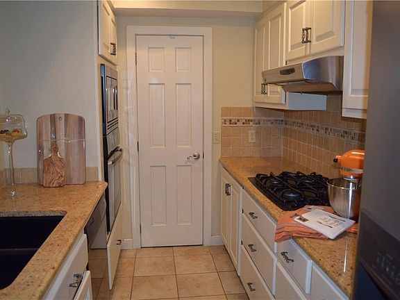 4th image of 1117 W Washington Cir