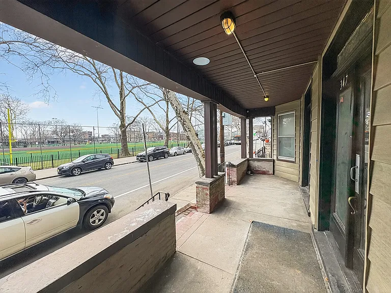 345 Walnut St #1R — Photo 39