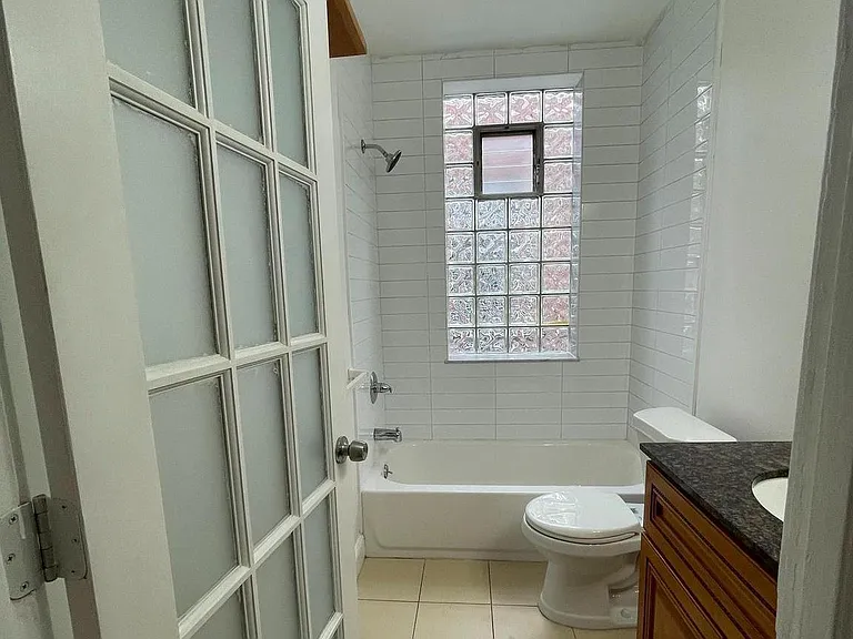 641 Bainbridge St #B — Photo 19