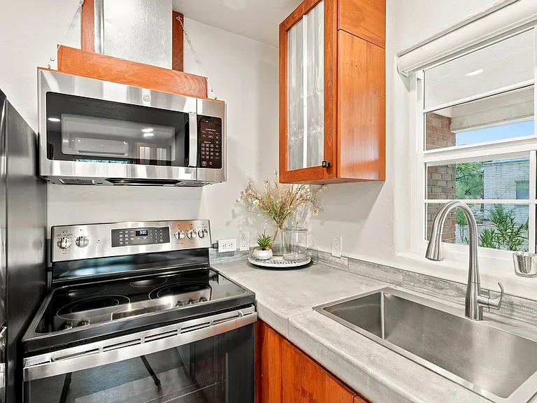 Stove, Microwave, Sink
