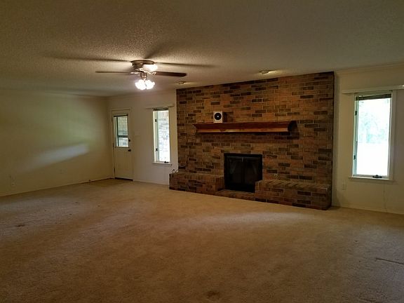 3rd image of 213 Sandzen Dr