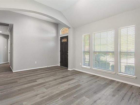 3rd image of 1405 Hickory Bend Dr