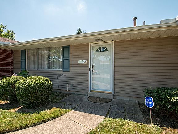 4th image of 736 Ellsworth Dr