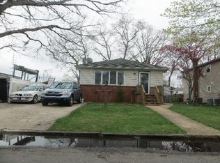 111 N 9th St, Lindenhurst, NY 11757