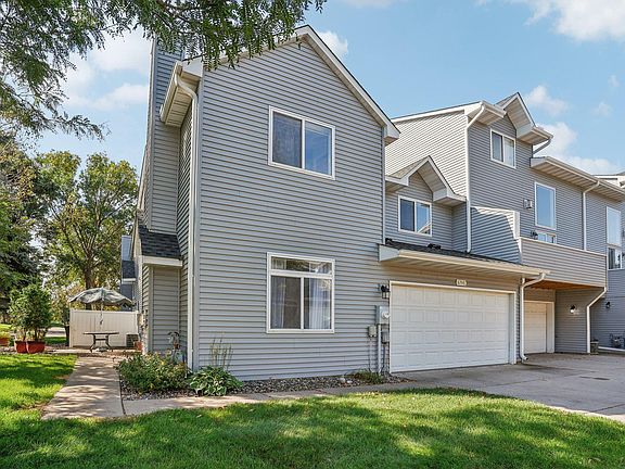 3rd image of 679 Woodduck Dr