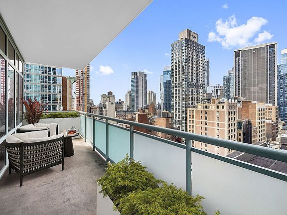 2nd image of 325 5th Ave APT 24H