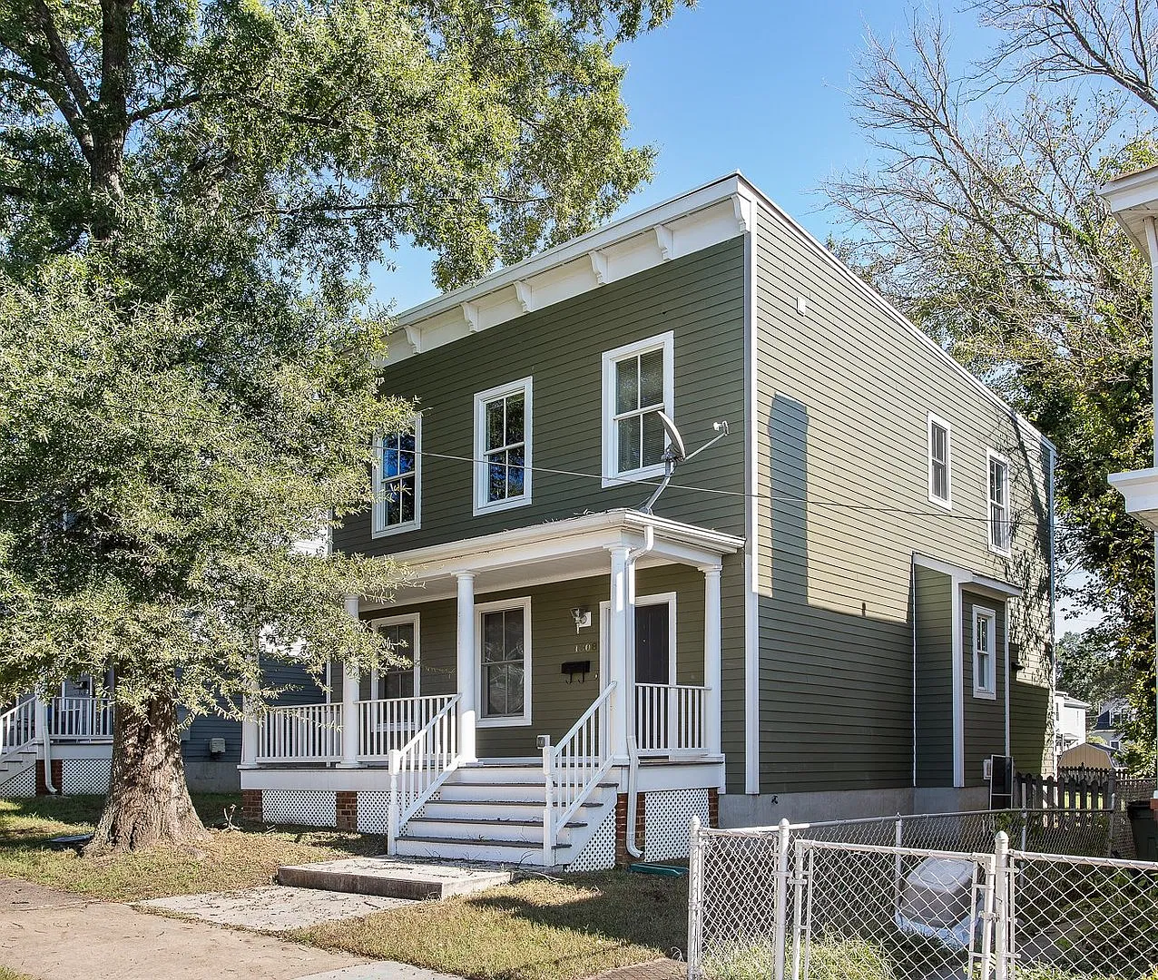 Beautiful Home In Historic Manchester District — Photo 1