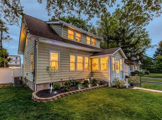 148 Henry St, Westbury, NY 11590