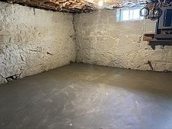5th image of 224 Tripp St