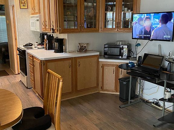 4th image of 1900 Grace Ave #2410