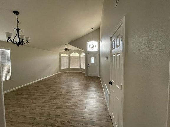 3rd image of 1822 W Wildhorse Dr