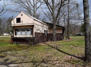 2136 Bennett Rd, Topinabee, MI 49791