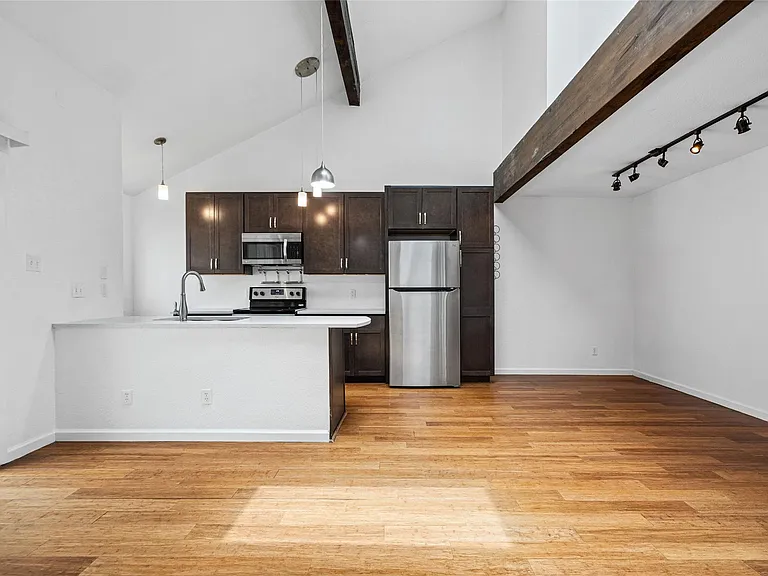 1504 Bridgeway Dr #B — Photo 6