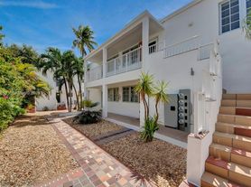 570 NE 68th St, Miami, FL