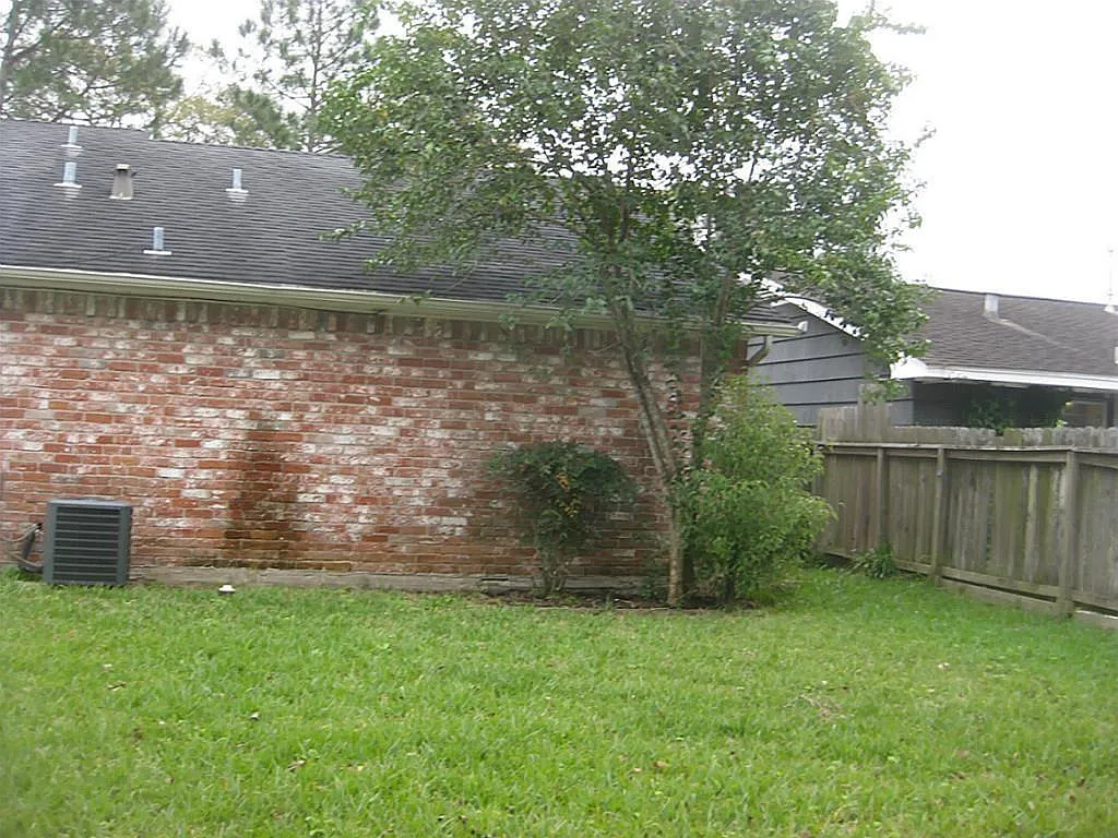 3 bed, 2.0 bath, 1666 sqft, $2,200 — Photo 3