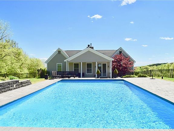 5th image of 14 Callicoon Ln