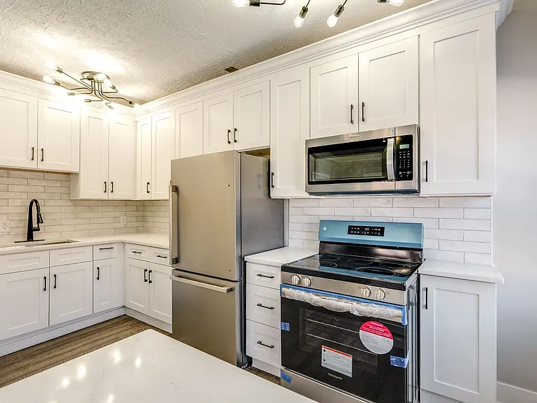 3209 Archwood Avenue 3773 West 33rd St — Photo 41