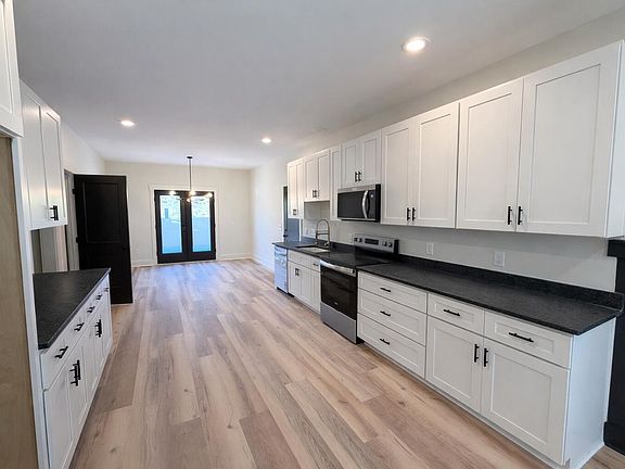 4th image of 444 Park Springs Rd