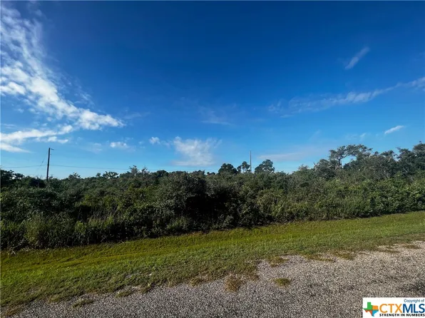 283 Brumley Dr, Rockport, TX 78382