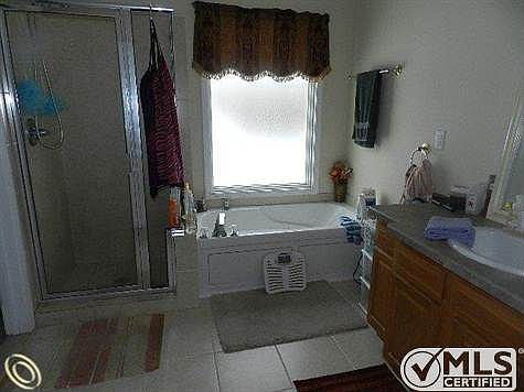 bath off bedroom 3.JPG