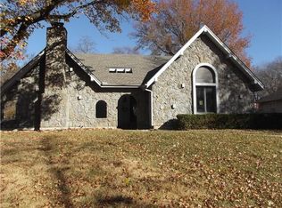 7800 W 100th Pl, Overland Park, KS 66212