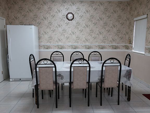 5th image of 1329 47th St #6