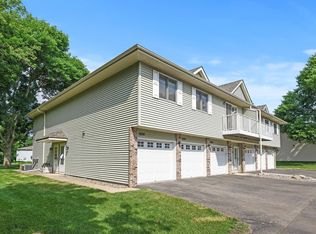 1024 Pondview Ct, Vadnais Heights, MN 55127
