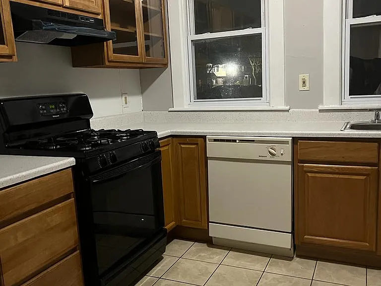 10 Bank St #10 — Photo 18