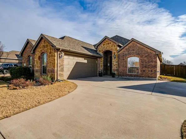 202 Newcastle St, Waxahachie, TX 75165