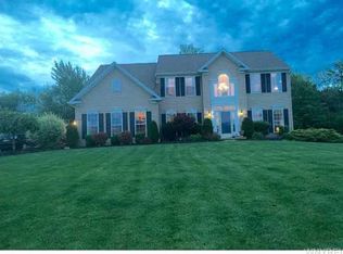 74 Graystone Ln, Orchard Park, NY 14127