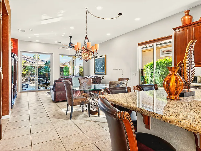 81656 Avenida De Baile — Photo 4