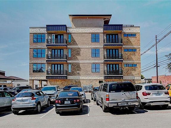 2nd image of 810 Rock St Unit 204