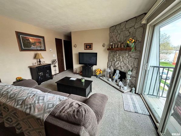 3045 4th St APT 12, Moline, IL 61265