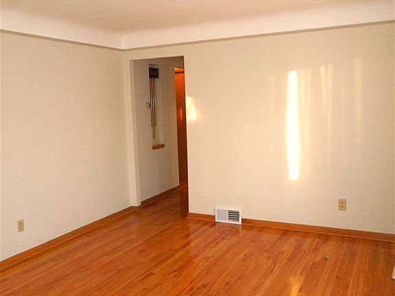 3rd image of 15505 Northwood Ave