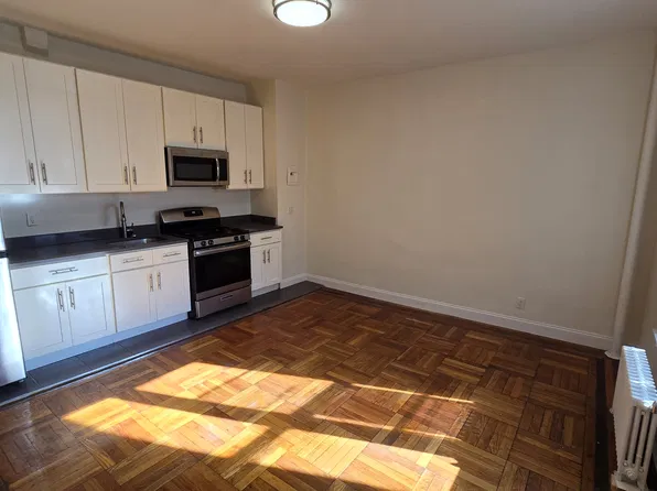 86-03 102nd St, Richmond Hill, NY