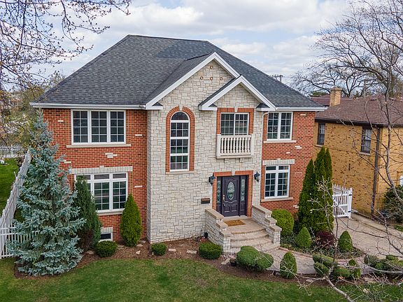 3rd image of 8105 N Oconto Ave