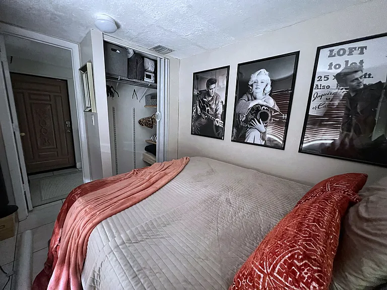 2040 NE 183rd St — Photo 39