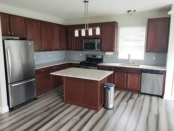 3rd image of 3938 Middlemore Dr