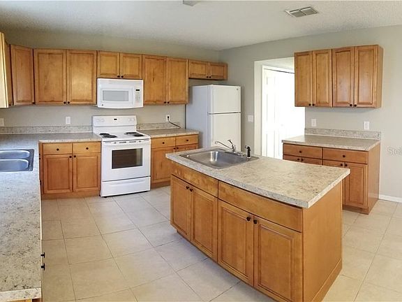 3rd image of 1822 Emily Dr