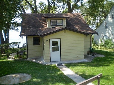 1st image of 751 Lakeshore Dr