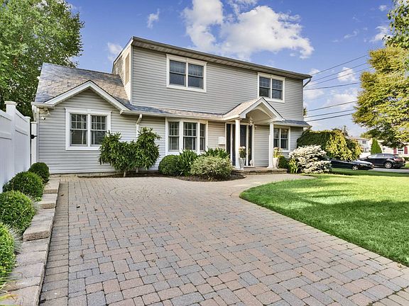 3rd image of 2 Princeton Ct