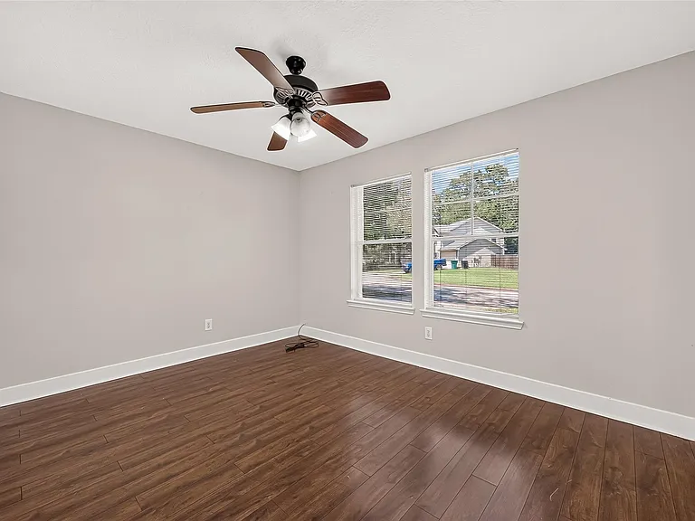 18174 Woodsdale Ct — Photo 5