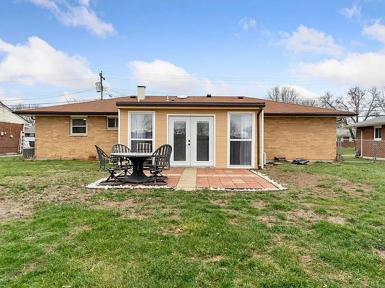 11 Lawndale Ave — Photo 18