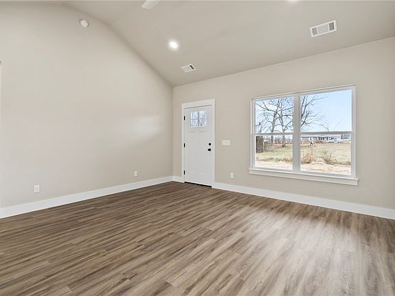 5th image of 438 Hope Ln