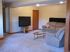 4th image of 301 Cedar St