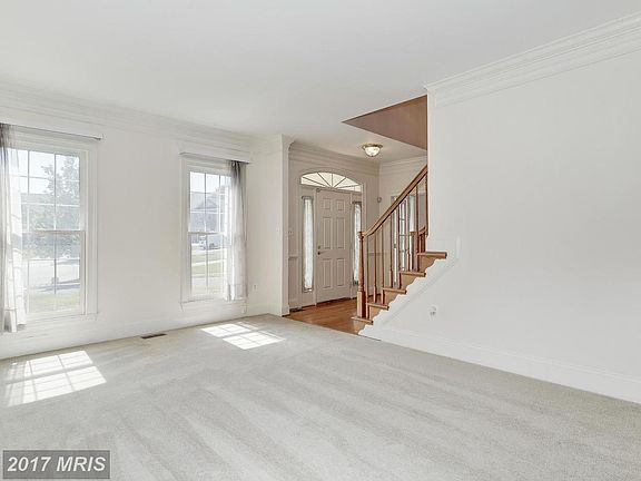 4th image of 11576 Jamestown Ct